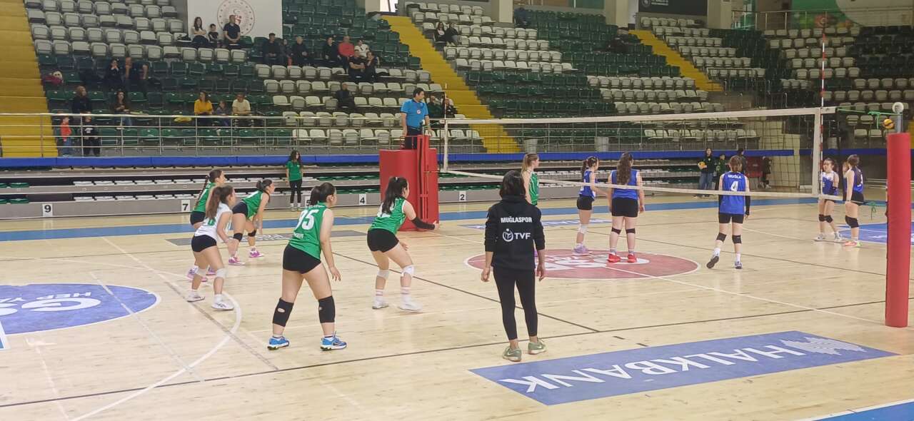 Muğlaspor Küçük Kızlar Voleybol Takımı Gelişim Ligi’ne Galibiyetle Başladı 8